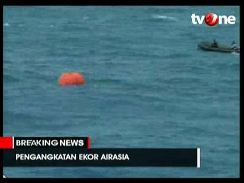 Ekor AirAsia QZ 8501 Akhirnya Berhasil Terangkat