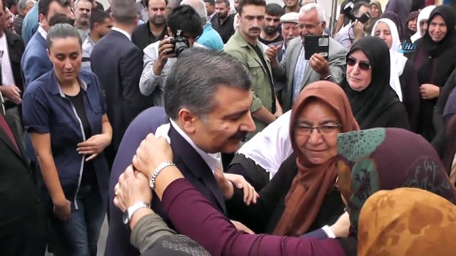 Sağlık Bakanı Koca arkadaşının cenaze namazına katıldı