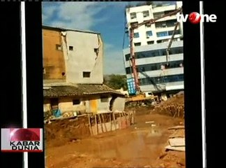 Video Amatir Toko Tiga Lantai Tiba-tiba Ambruk