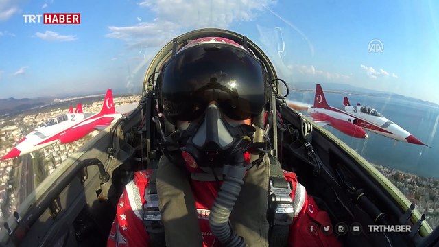 Türk Yıldızları gösterisinin kokpit görüntüleri nefes kesti