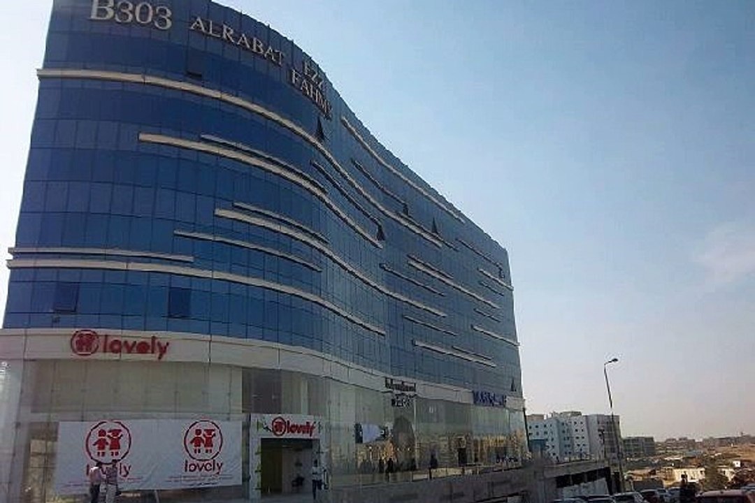 كافيه 550 م للايجارفي شارع التسعين بالتجمع الخامس