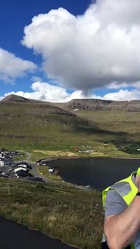 Supertramp-legendan, Roger Hodgson, lendir eins og í 2006 við tyrluni í Klaksvík Hesa ferð í allarfagrasta summarveðri Hodgson spælir í Vágsbøi í kvøld kl.