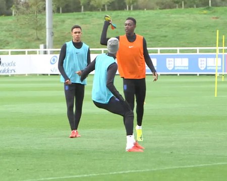 Pemain Inggris Latihan Ala Permainan NFL Jelang Kontra Spanyol