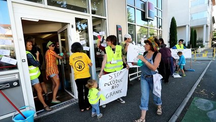 Valence : ils "nettoient" la Société générale pour dénoncer le soutien aux énergies fossiles