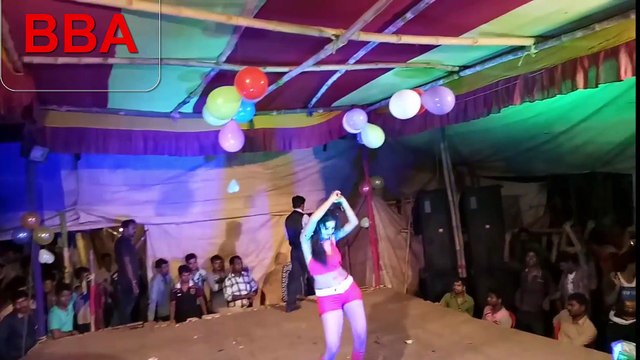 দেখুন গ্রামে রাতের বেলা যাত্রা রঙ্গমঞ্চে কি নাচ হয়