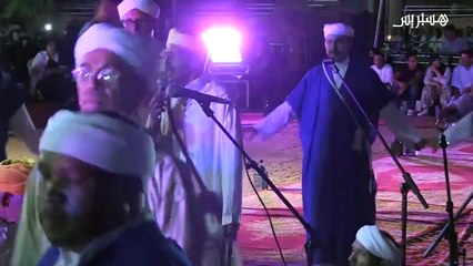 شاهد.. الناشط الأمازيغي والحقوقي أحمد عصيد يرأس ويغني رفقة فرقة أحواش الأمازيغية