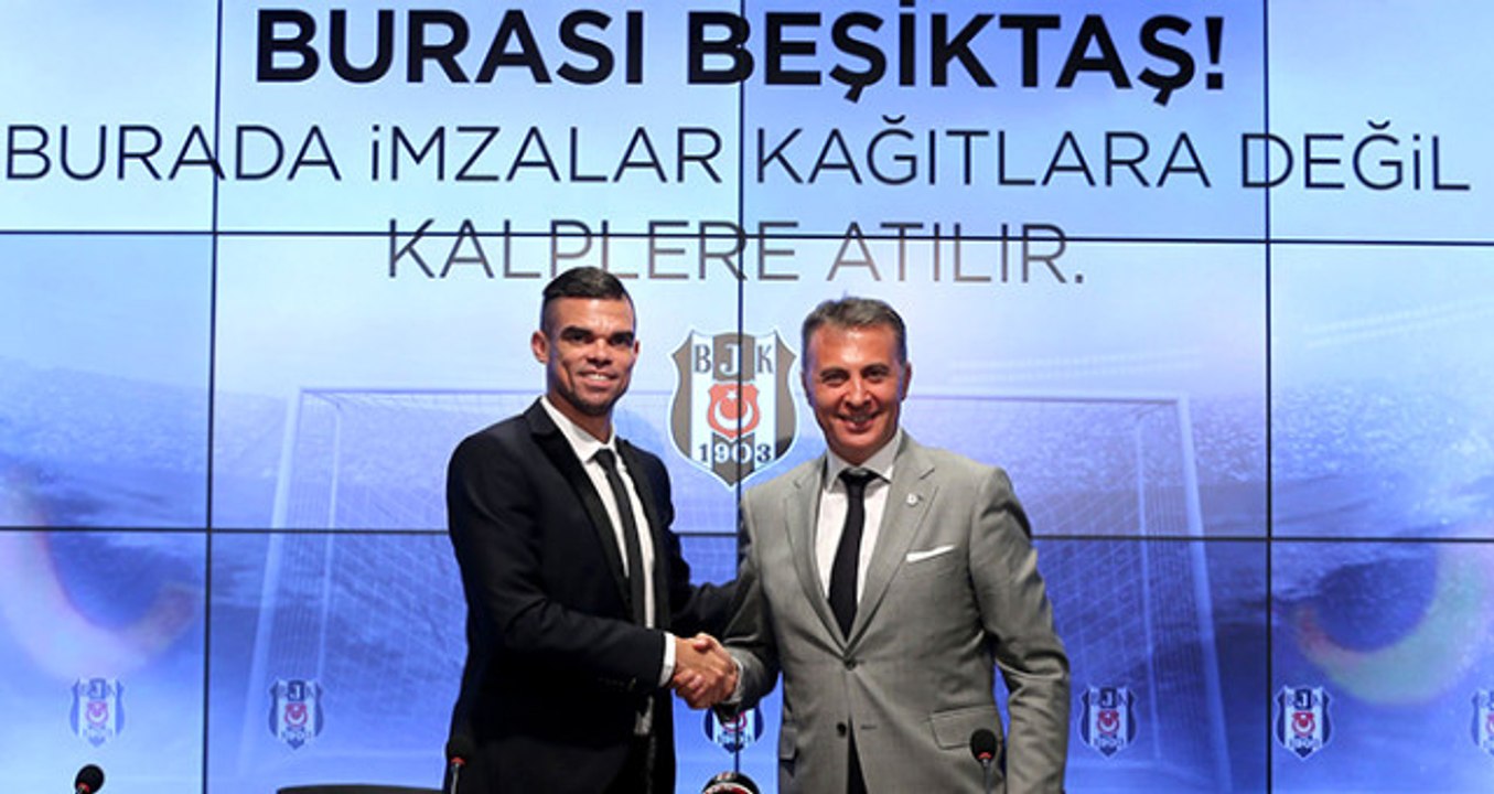 FIFA 19'da Fikret Orman ile Pepe'nin İmza Töreninde Çekilen Fotoğrafı Kullanıldı