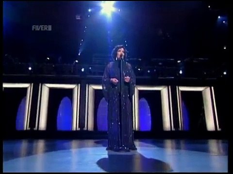 Liza Minelli singing at a Michael Jackson concert in Madison Square Gardens 2001