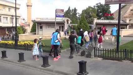 Gaziantep Halep Özlemini Antep Kalesi'ni Seyrederek Gideriyorlar