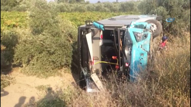 Halk otobüsü ile otomobil çarpıştı: 20 yaralı