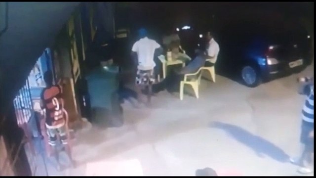 Tentativa de assalto a bar termina com cliente baleado em Cariacica