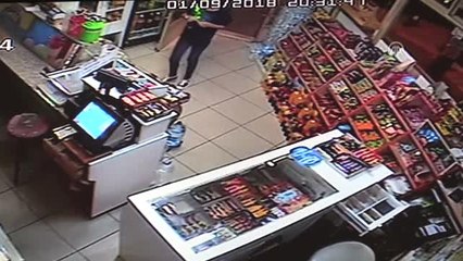 Market Sahibinin Olmadığı Anda Aldığı Şekerlerin Parasını Kameraya Gösterdi - Düzce