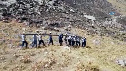 Kesintisiz elektrik için direkleri bin 618 metreye taşıdılar