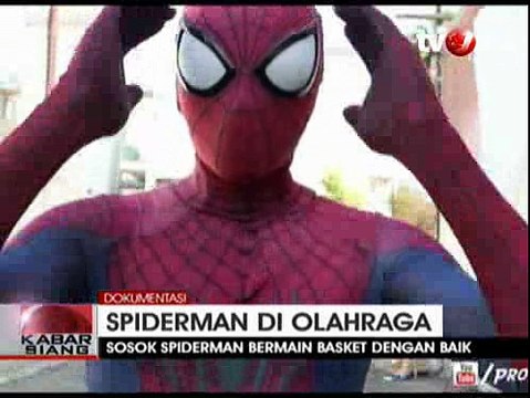 Aksi Spider-Man di Lapangan Basket