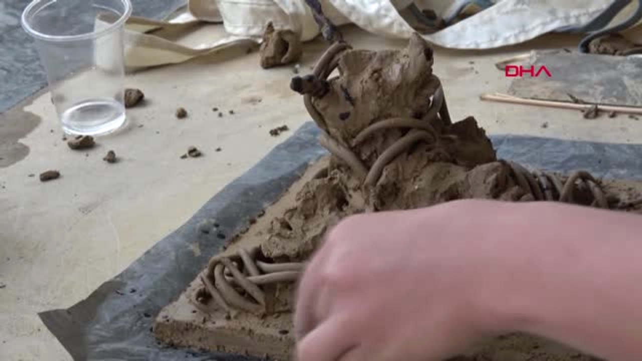 Eskişehir Uluslararası Pişmiş Toprak Sempozyumu'nda Sanatçılar Toprağa Hayat Veriyor