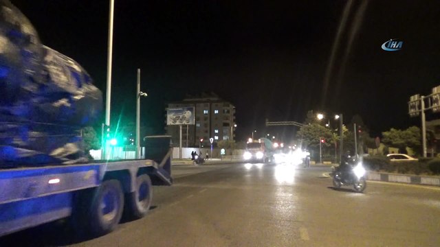 Kilis’tin İdlip Sınırına obüs ile tank sevkıyatı