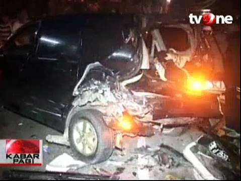 Outlander Tabrak 6 Motor di Pondok Indah, 4 Orang Tewas