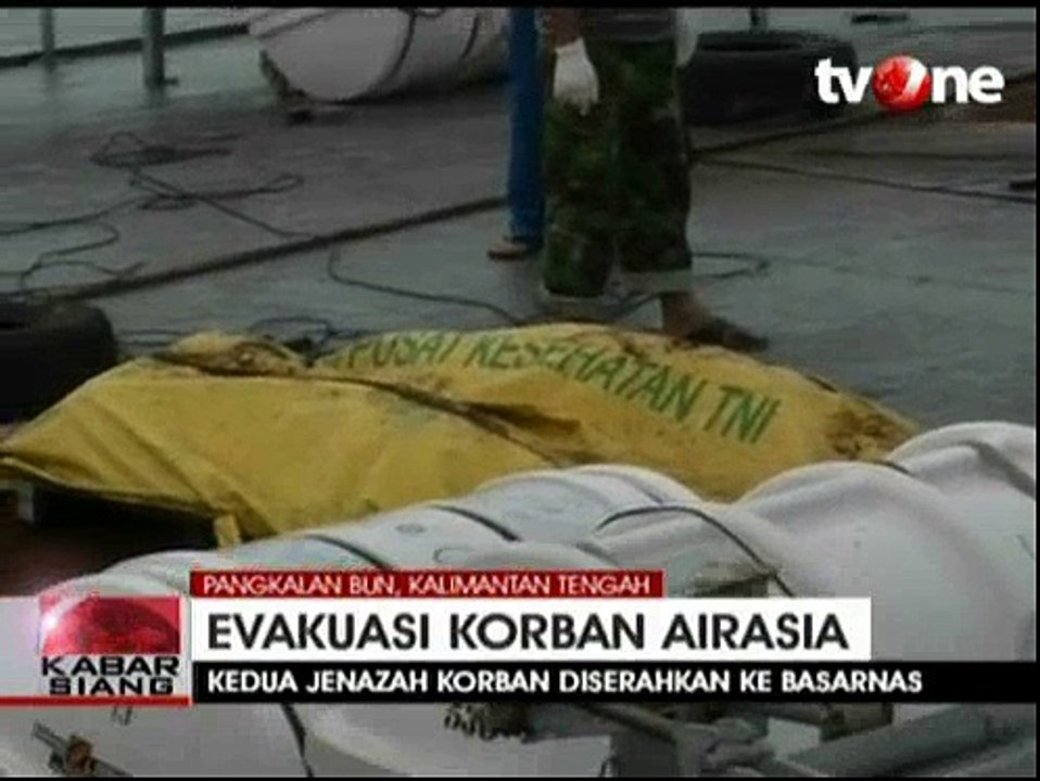 Basarnas Terima 2 Jenazah Korban AirAsia dari KRI Teluk Sibolga