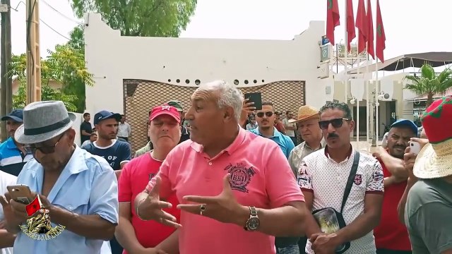 شاهد ما فعله المغاربة والجزائر أمام الحدود الجزائرية المغربية