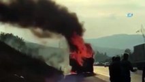 Seyir halindeki tır alev alev yandı