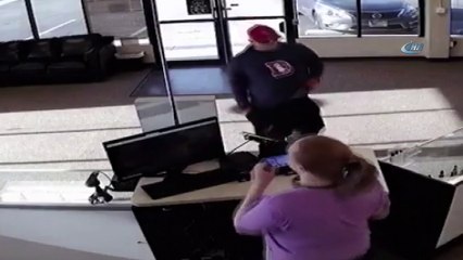 - Soygunda Silahını Düşürünce Kaçtı- ABD'de başarısız soygun girişimi