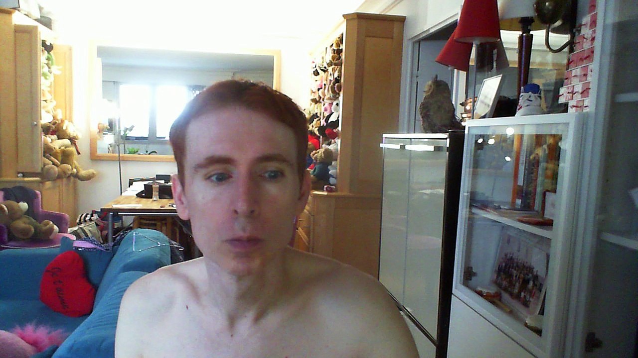 Wiwi égratigne "mon beau pays de France" de Gérard Lenorman