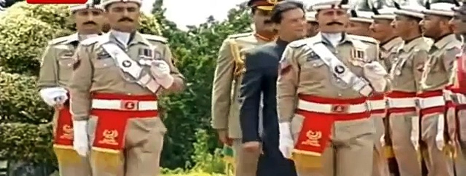 Imran Khan Receives Guard Of Honour At PM House - 18 August 2018 - YouTube