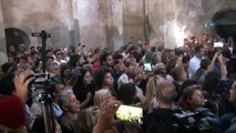 Van'daki Ermeni ayini başladı...3 yıl aradan sonra yeniden yapılan ayine yüzlerce kişi katıldı