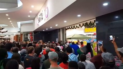 Download Video: Crowds gather at South Africa shopping malls for Black Friday sales