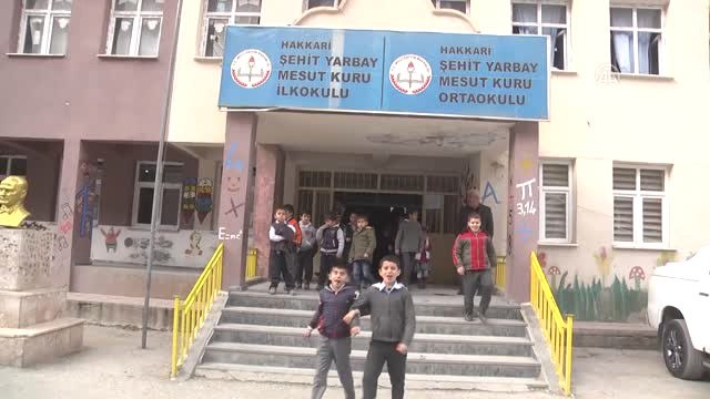 Köy Çocukları Gezici Kütüphane ile Kitaba Kavuşuyor