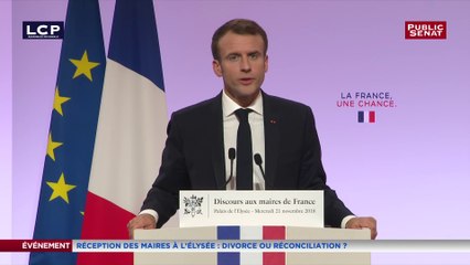 Emmanuel Macron promet de « desserrer l’étau » au profit des maires