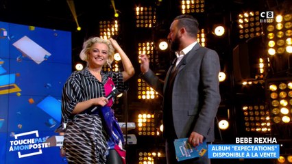 Les chroniqueurs tentent de rapprocher Bebe Rexha et Cyril Hanouna