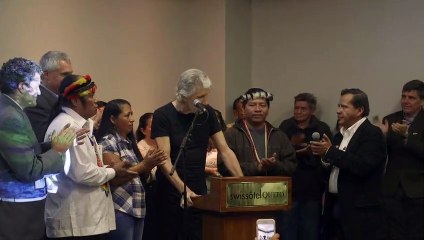 Roger Water pede que Equador proteka Assange