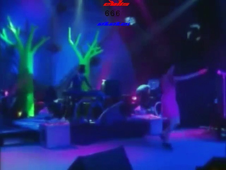 Bjork — I go humble (subtitulada).