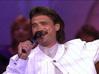 Bill & Gloria Gaither - Oh, How Much He Cares For Me