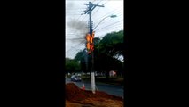 Poste pega fogo em Linhares
