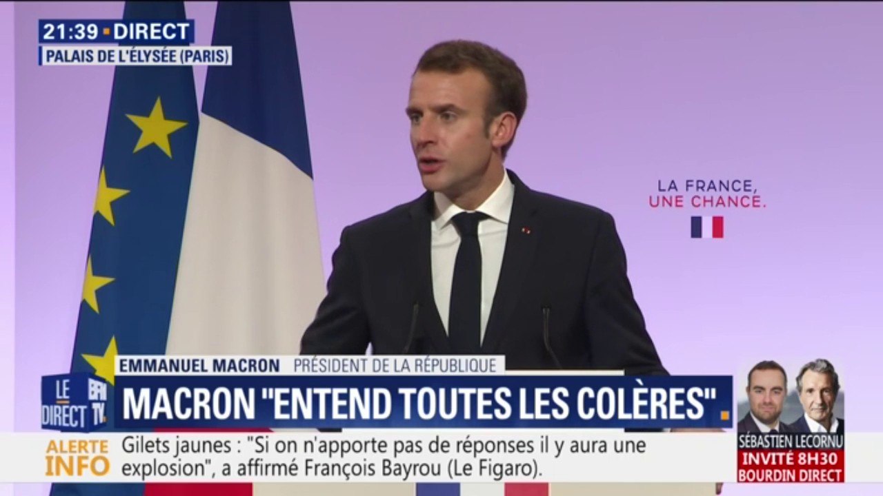 "Moi je ne lâche rien" martèle Emmanuel Macron devant les maires