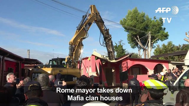 Rome destroys villas belonging to Casamonica mafia clan