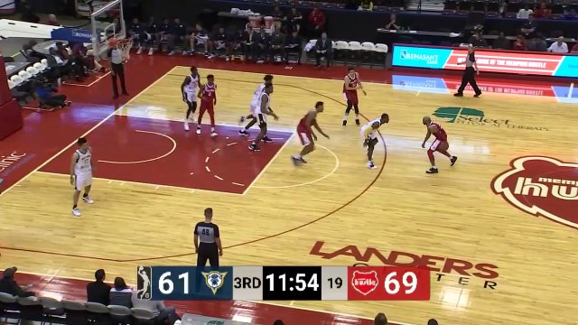 Grizzlies Assignee Jevon Carter Drops 18 PTS, 10 AST, 7 REB & 3 STL In Hustle Win