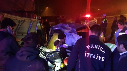 Tıra Arkadan Çarpan Araç Hurdaya Döndü: 1 Ağır Yaralı