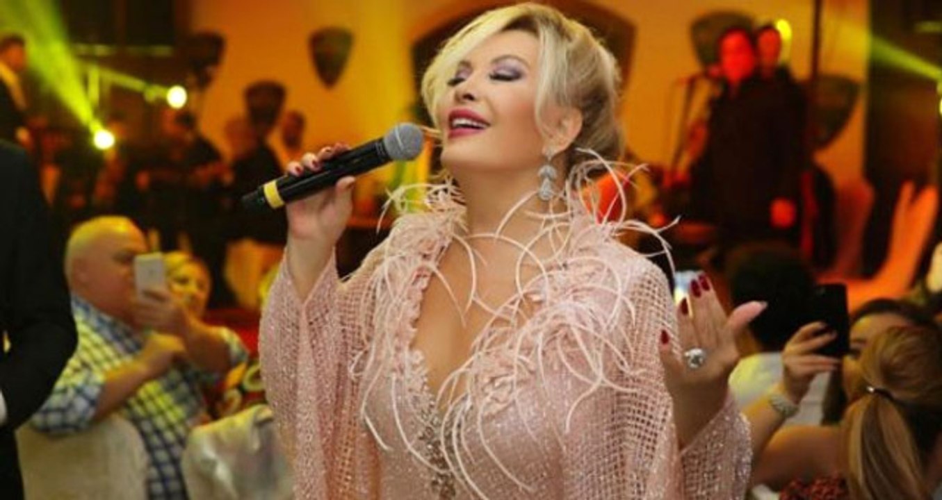 Yeni Yaşını Kutlayan Emel Sayın'dan İlginç İstek: Doğum Günüm Hatırlanmasın