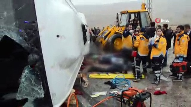 Malatya'da cenaze taşıyan minibüs devrildi: 4 ölü, 15 yaralı