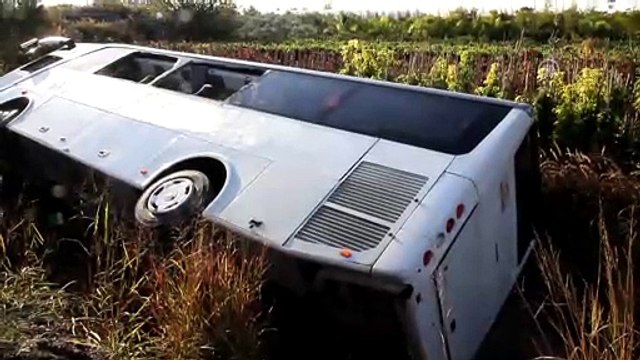 Servis otobüsü devrildi: 14 yaralı - ANTALYA