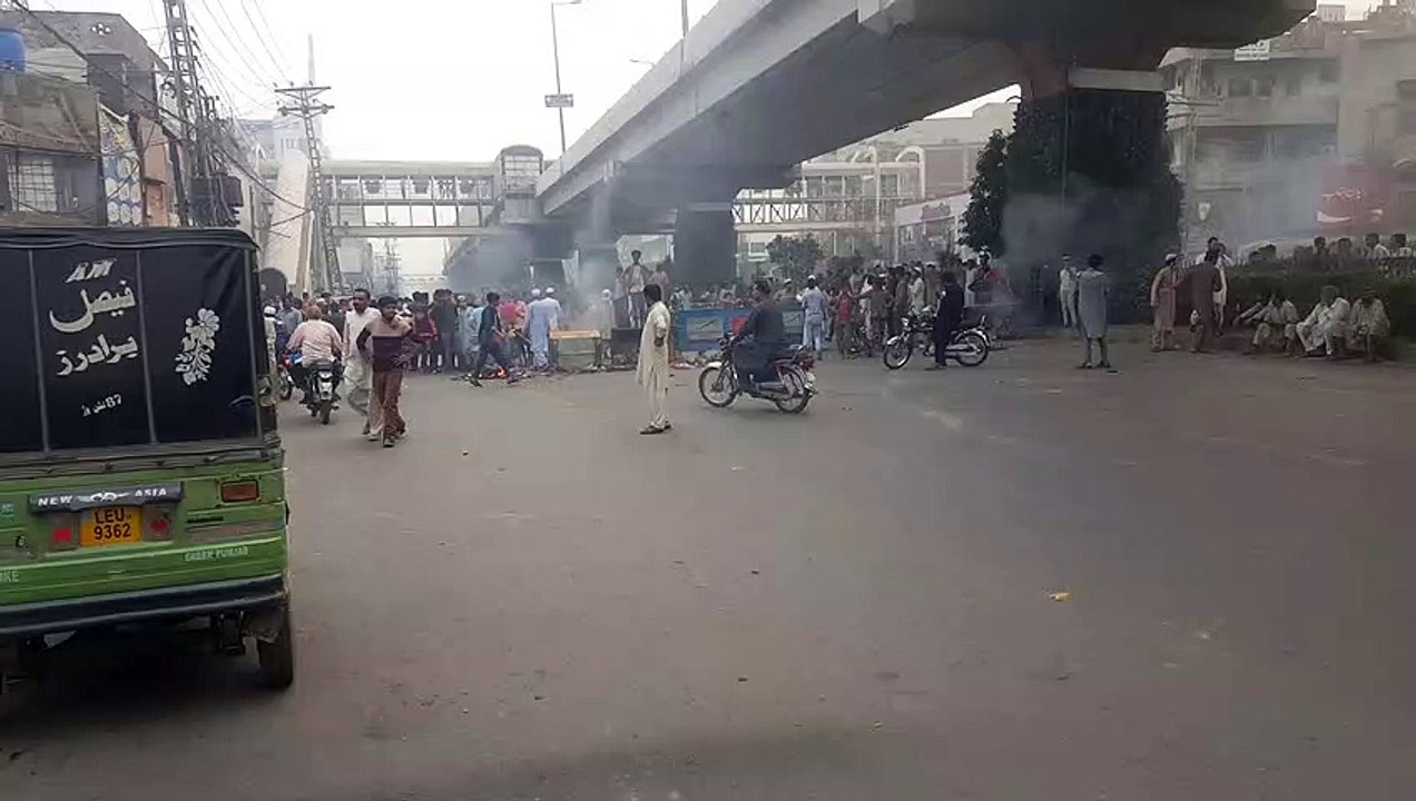 Lahore traffic blocked