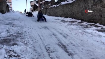 Kars'ta Çocukların Kızak Keyfi