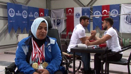 Bileğinin gücüyle 'dünyanın' engelini aştı - KOCAELİ
