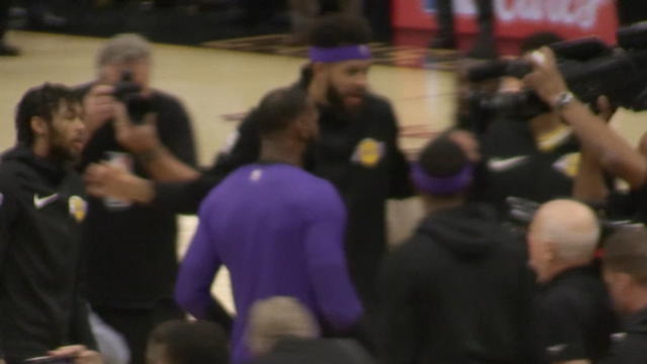 LeBron receives positive reception on return to Cleveland