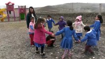 Köy okulunun fedakar kadın öğretmenleri - KARS