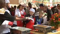 Los Angeles: celebrità alla cena di beneficenza per i senzatetto