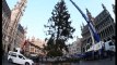 Avec 2 heures de retard, le sapin de Noël est enfin arrivé sur la Grand-Place de Bruxelles